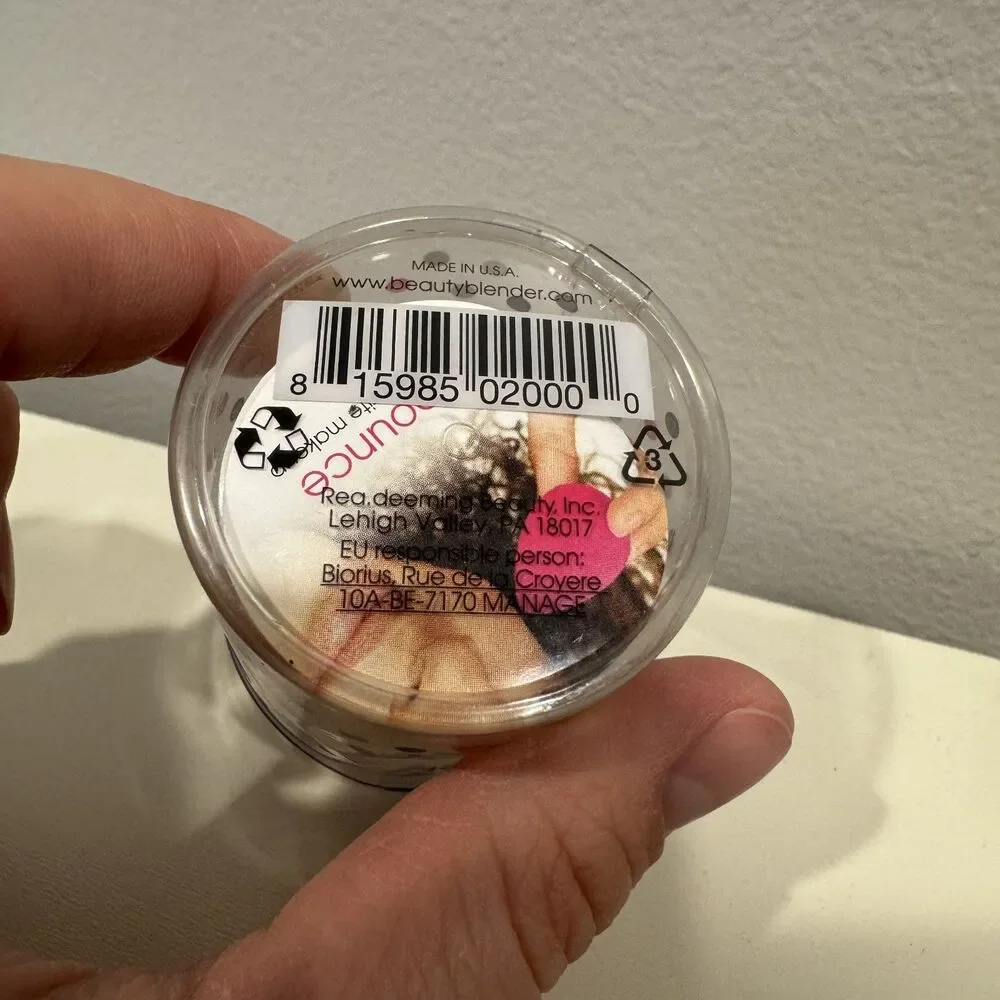 NIP Beautyblender The Original Makeup Sponge Light Pink Latex Free Applicator